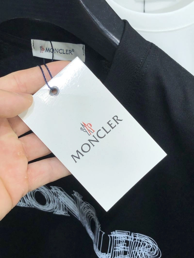 Moncler T-Shirts FashionForward 141100