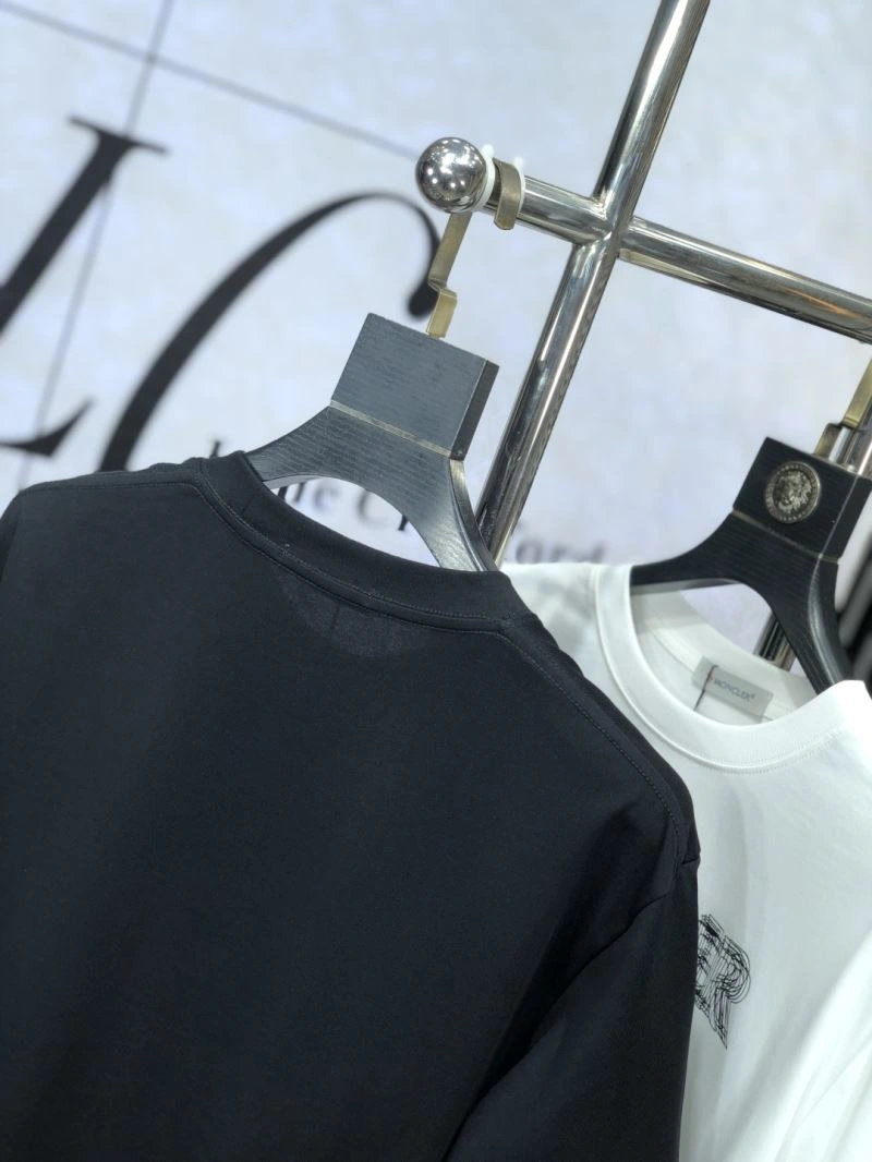 Moncler T-Shirts FashionForward 141100
