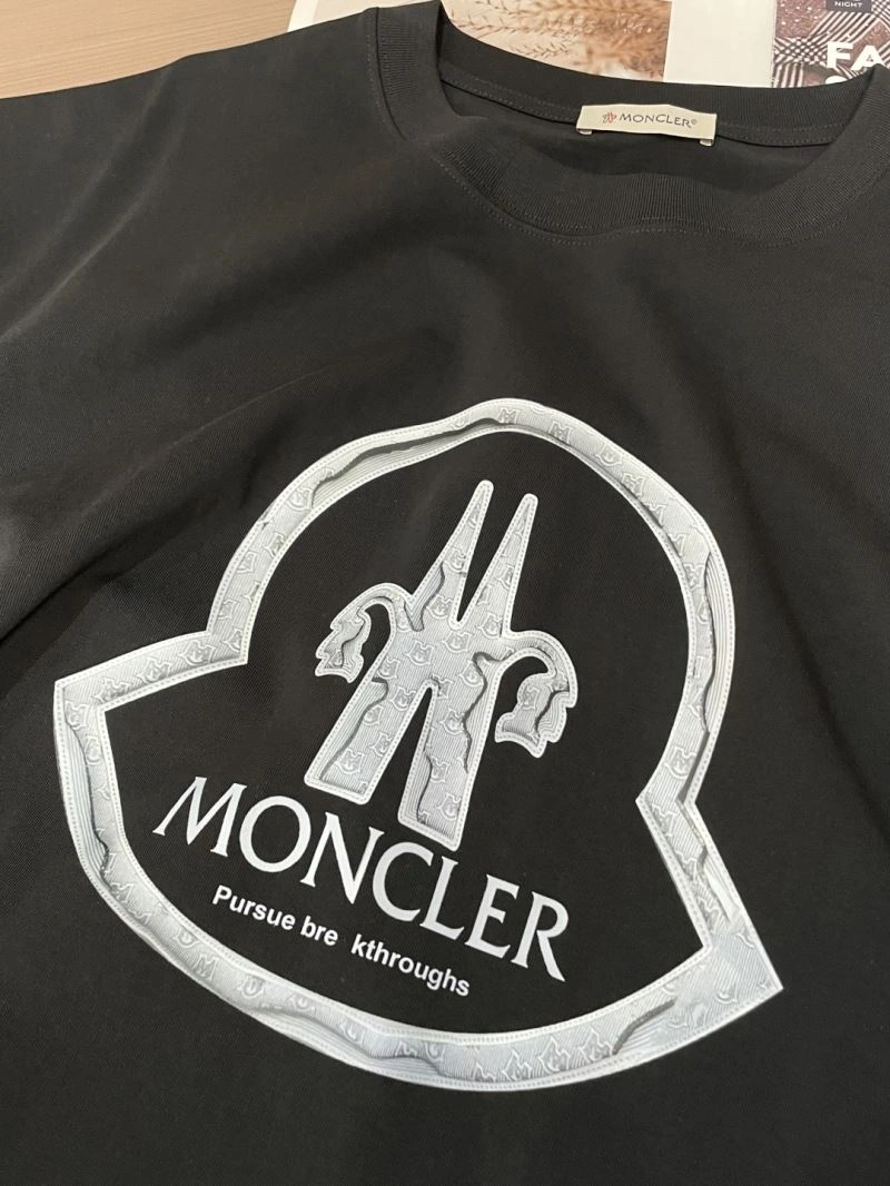 Sleek Moncler T-Shirts 141092