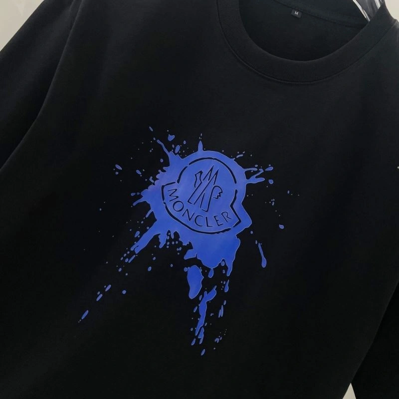 Moncler T-Shirts Versatile 141080