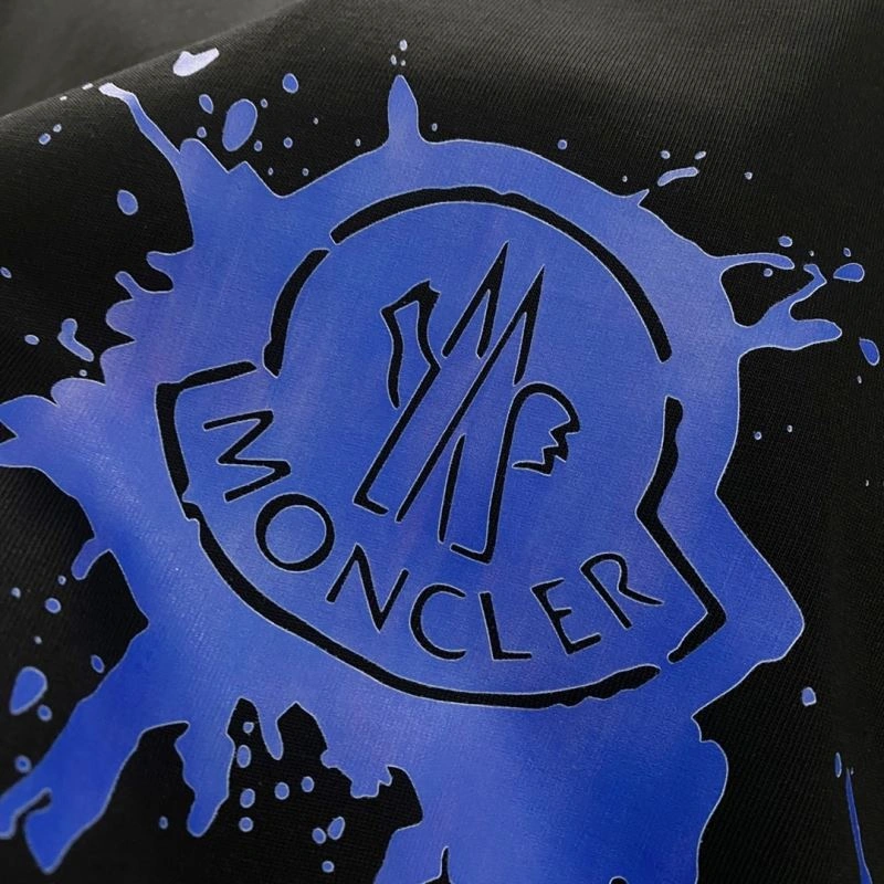 Moncler T-Shirts Versatile 141080