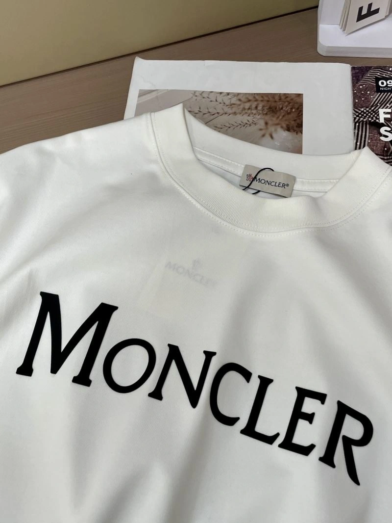 Moncler T-Shirts Bold 141075