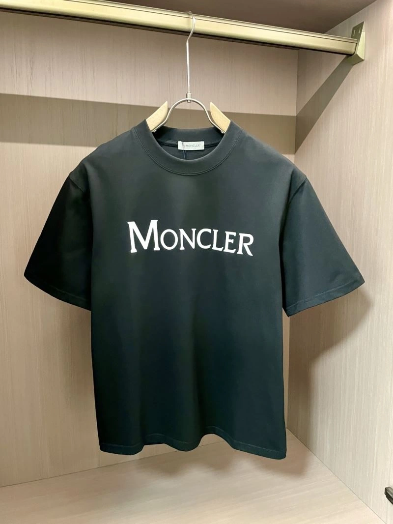 Moncler T-Shirts Bold 141075