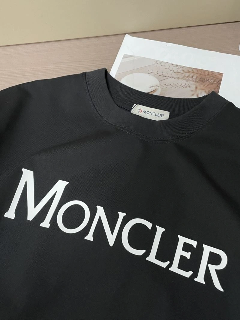 Moncler T-Shirts Bold 141075