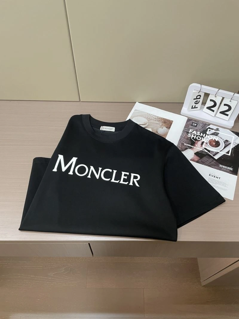 Moncler T-Shirts Bold 141075