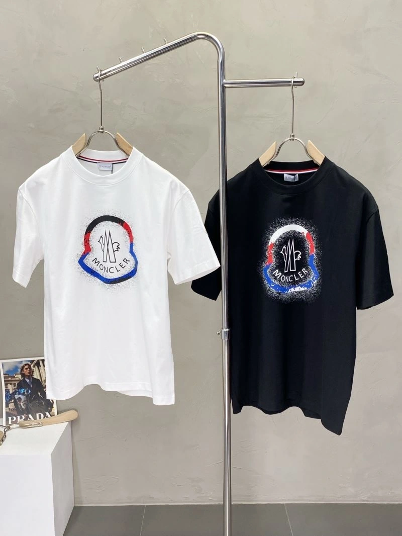 Moncler T-Shirts Vibrant 141086