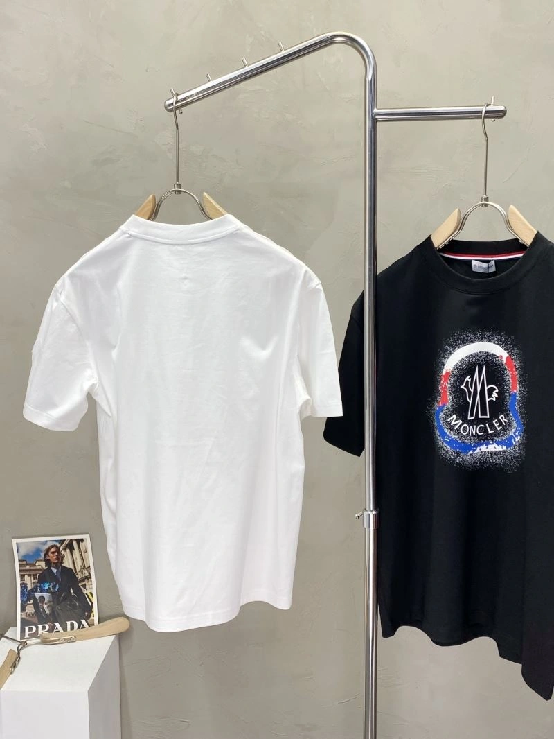Moncler T-Shirts Vibrant 141086