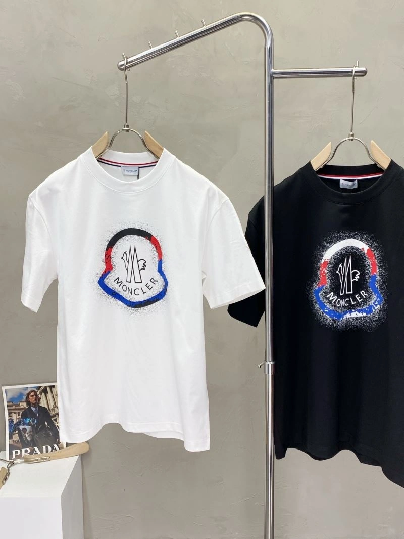 Moncler T-Shirts Vibrant 141086