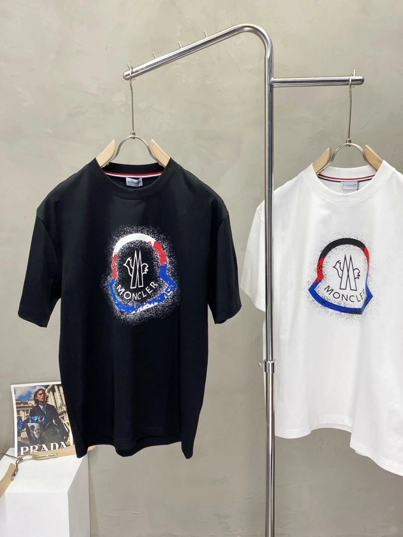 Moncler T-Shirts Vibrant 141086