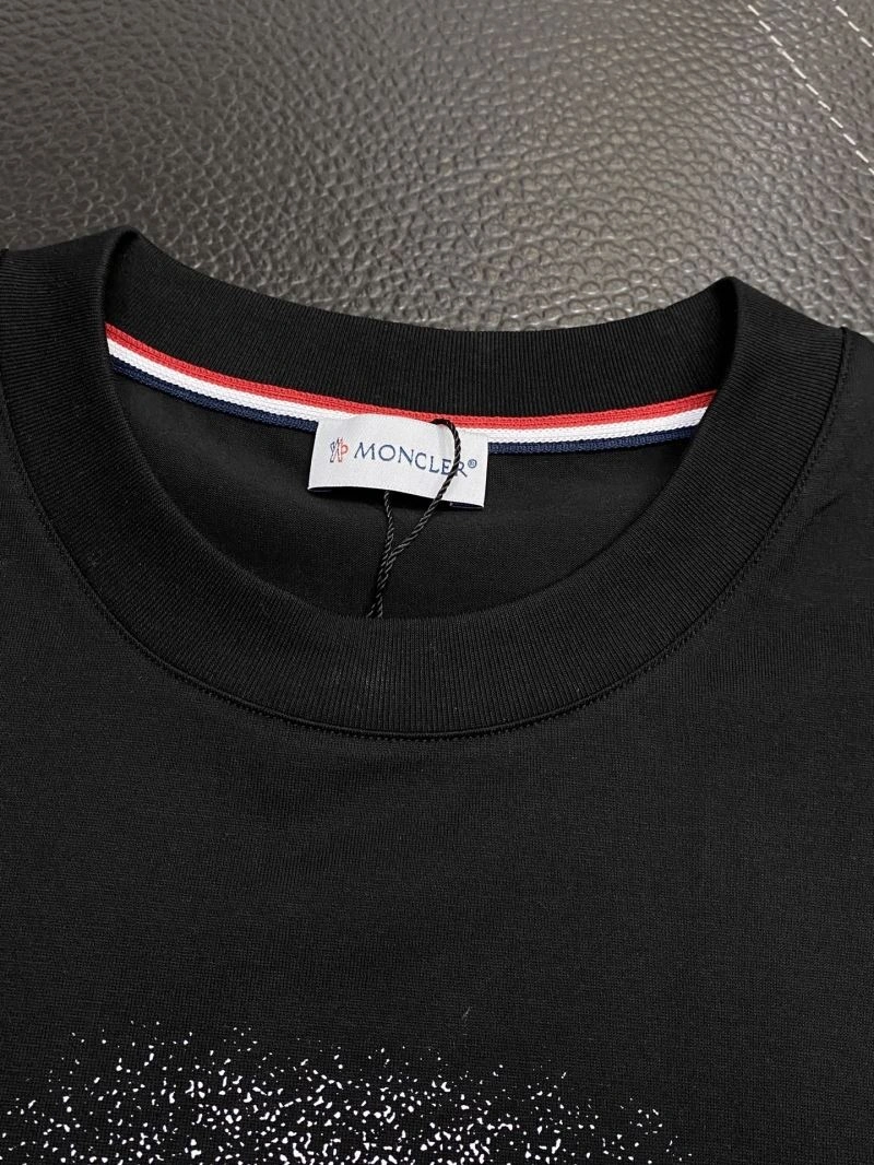 Moncler T-Shirts Vibrant 141086