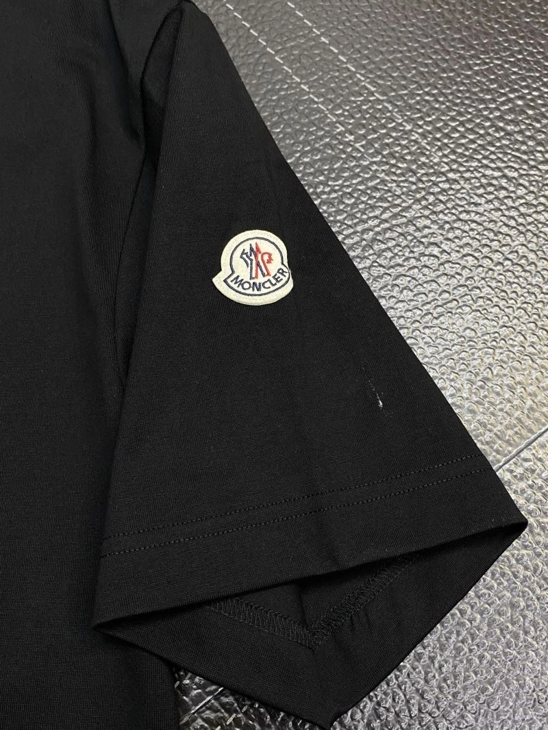 Moncler T-Shirts Vibrant 141086