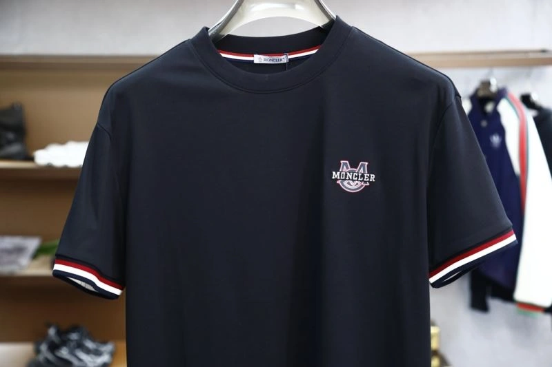 Moncler T-Shirts Supportive 141069