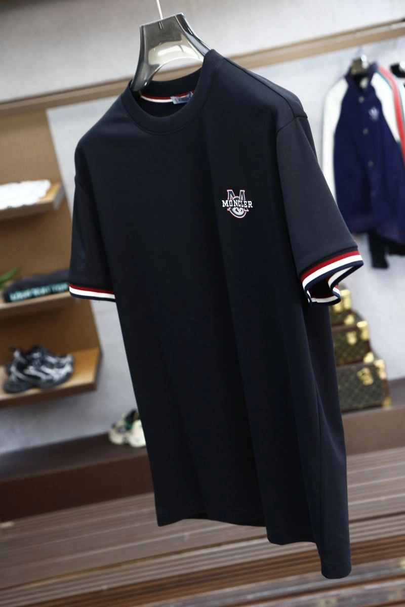 Moncler T-Shirts Supportive 141069