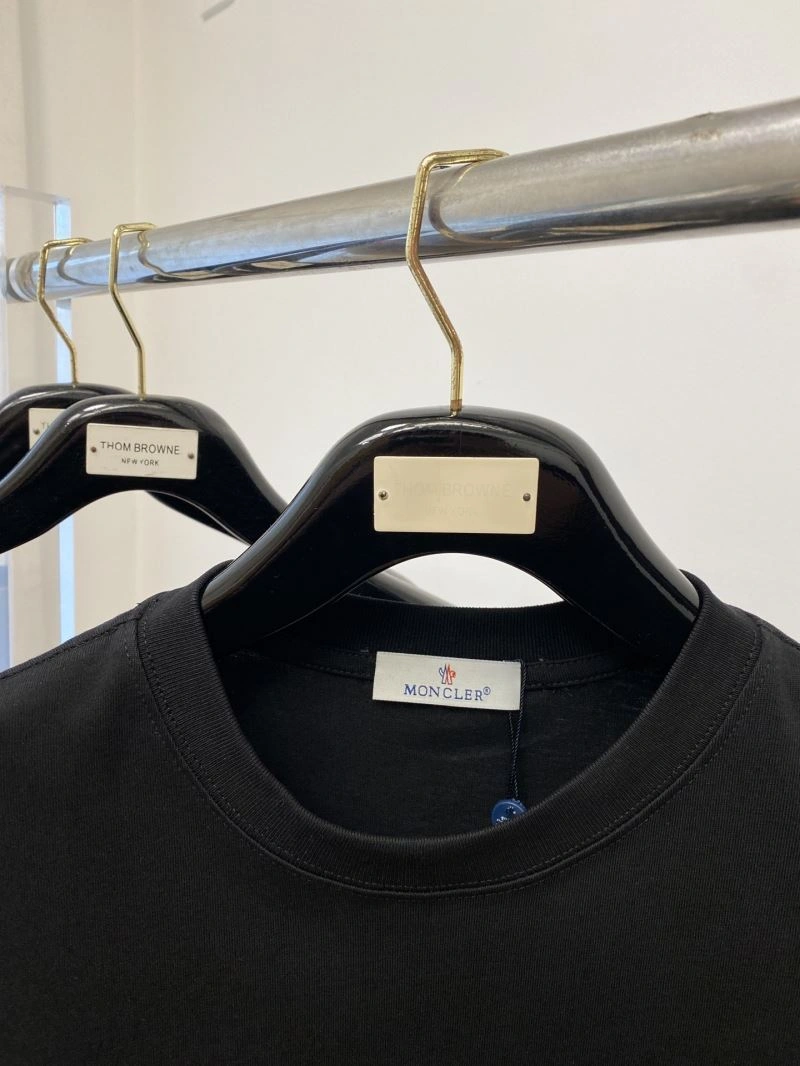 Moncler T-Shirts Elegant 141027