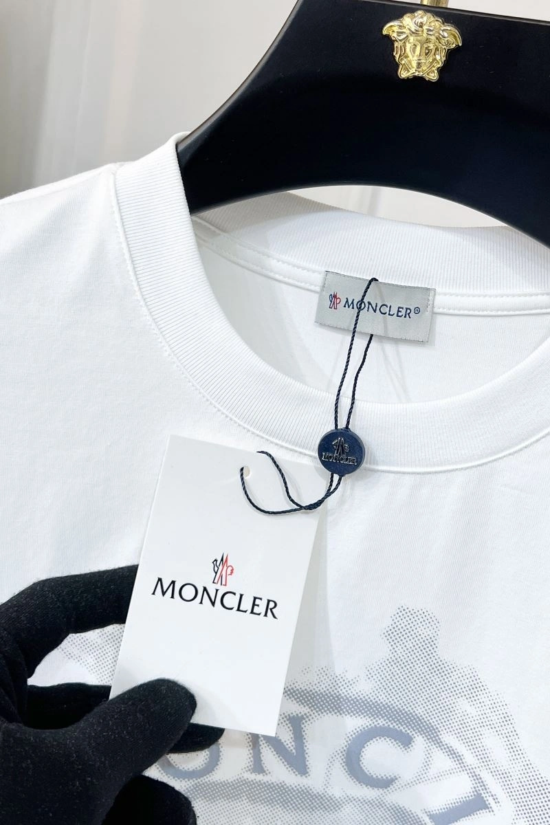 Moncler T-Shirts Durable 141032