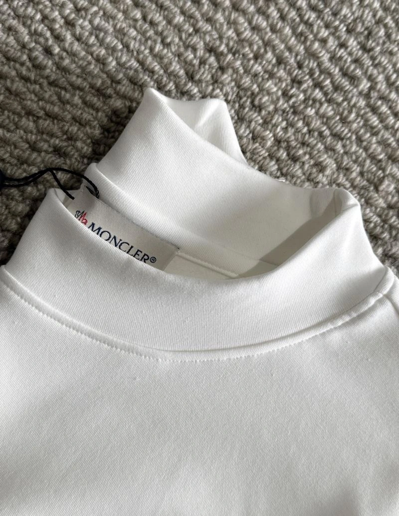 Cozy Moncler T-Shirts 140985