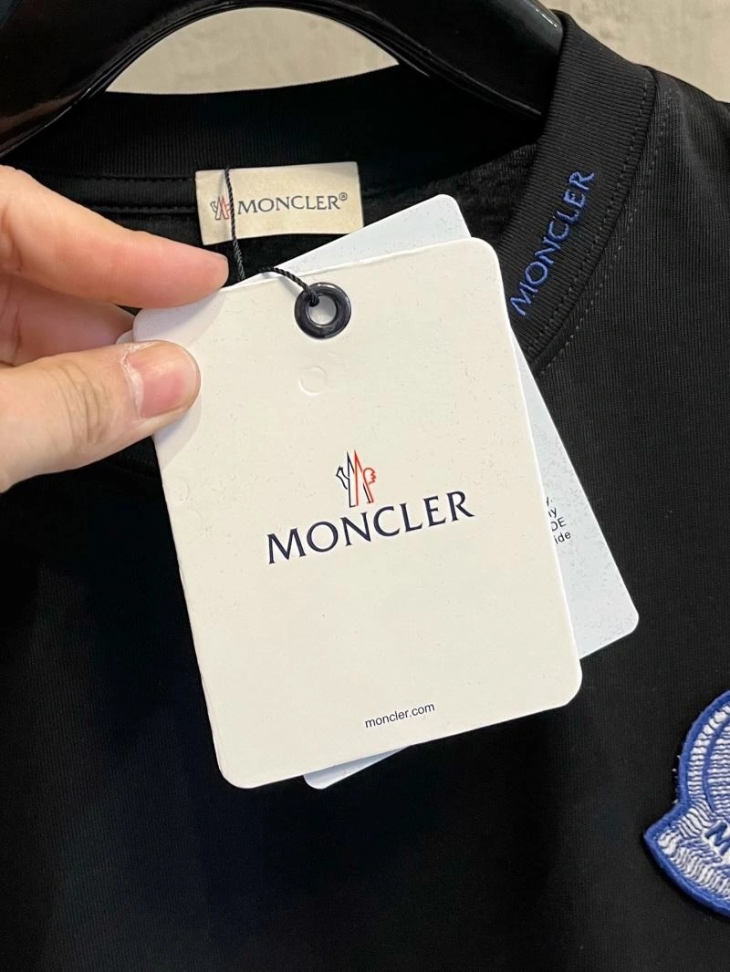 Moncler T-Shirts Flexible 140996