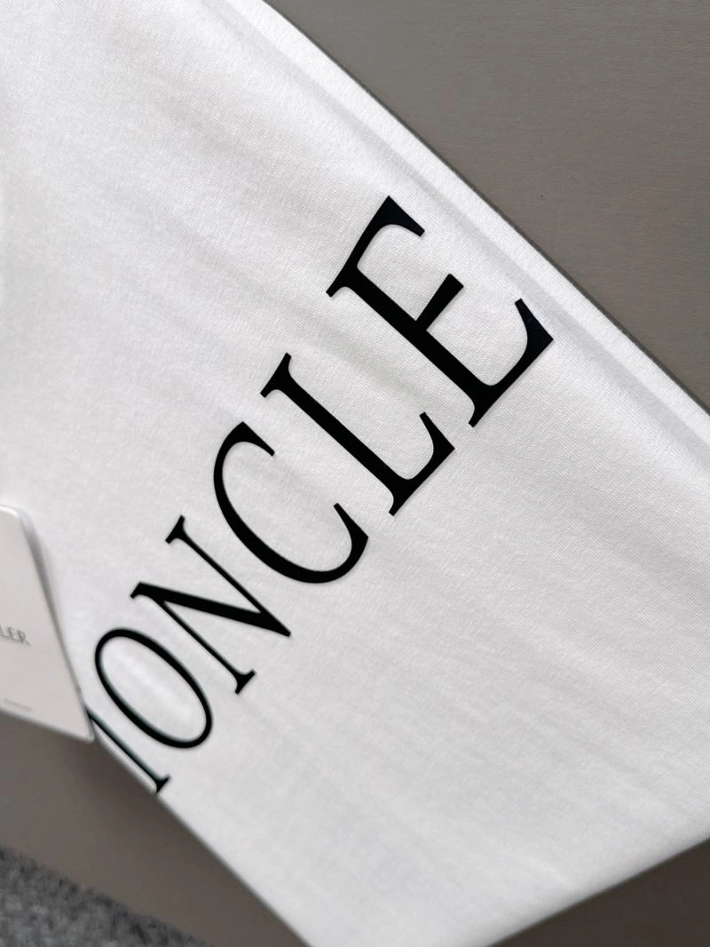 Moncler T-Shirts MultiPurpose 140981