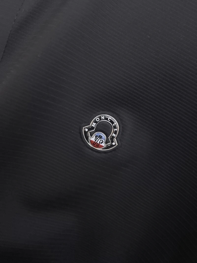 Moncler T-Shirts Neat 141001