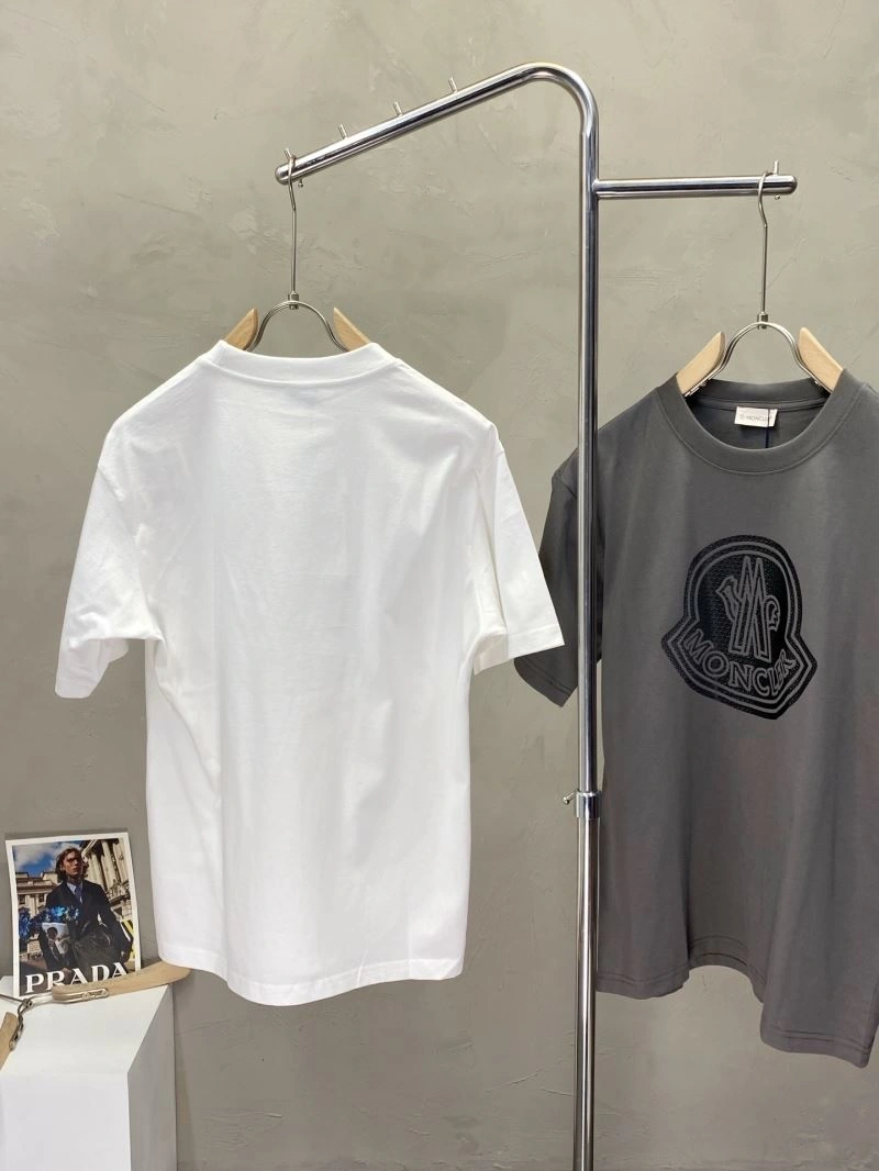 Moncler T-Shirts Soft 140976