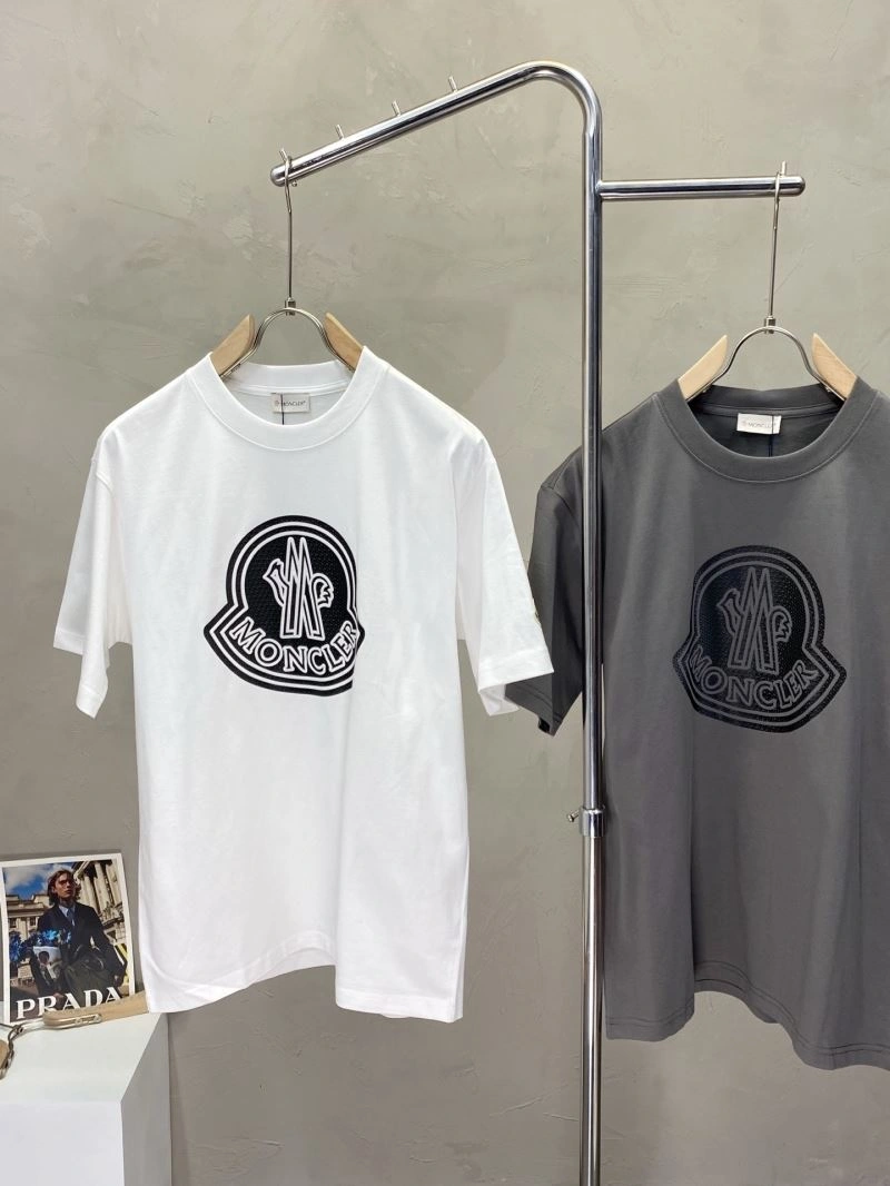 Moncler T-Shirts Soft 140976