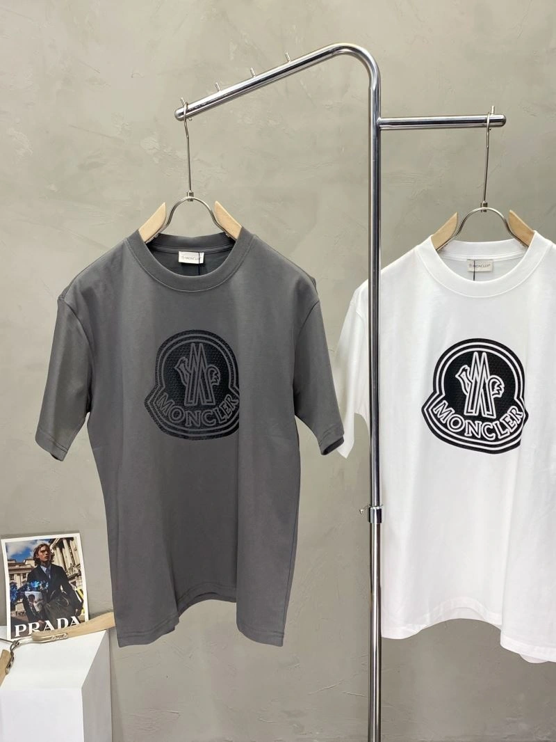 Moncler T-Shirts Soft 140976