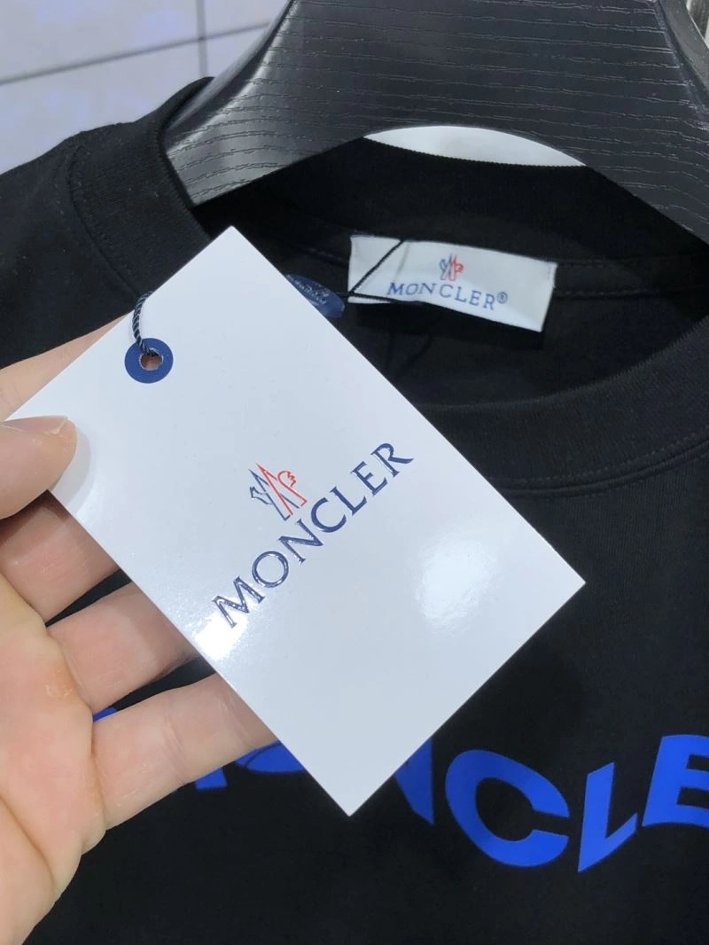 Moncler T-Shirts Breathable 140961