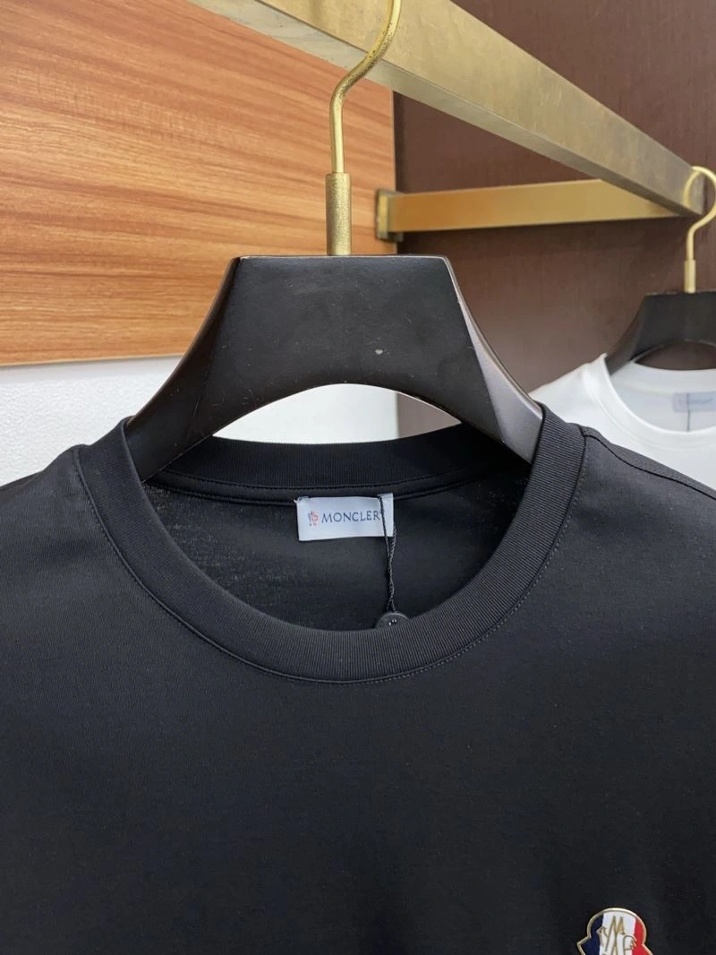 Bold Moncler T-Shirts 140941