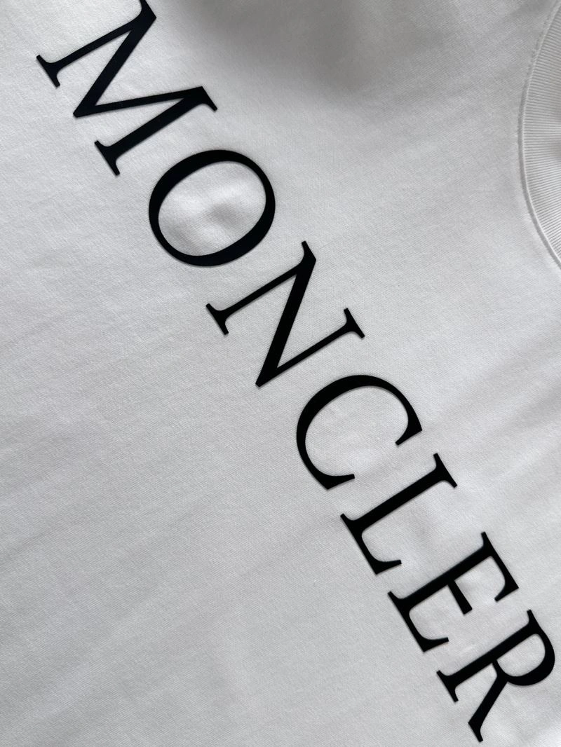 Moncler T-Shirts Sleek 140910