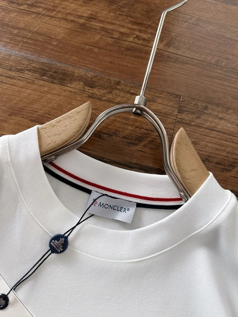 Moncler T-Shirts Sleek 140910