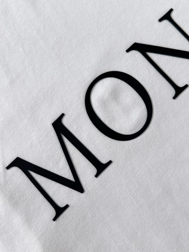Moncler T-Shirts Sleek 140910