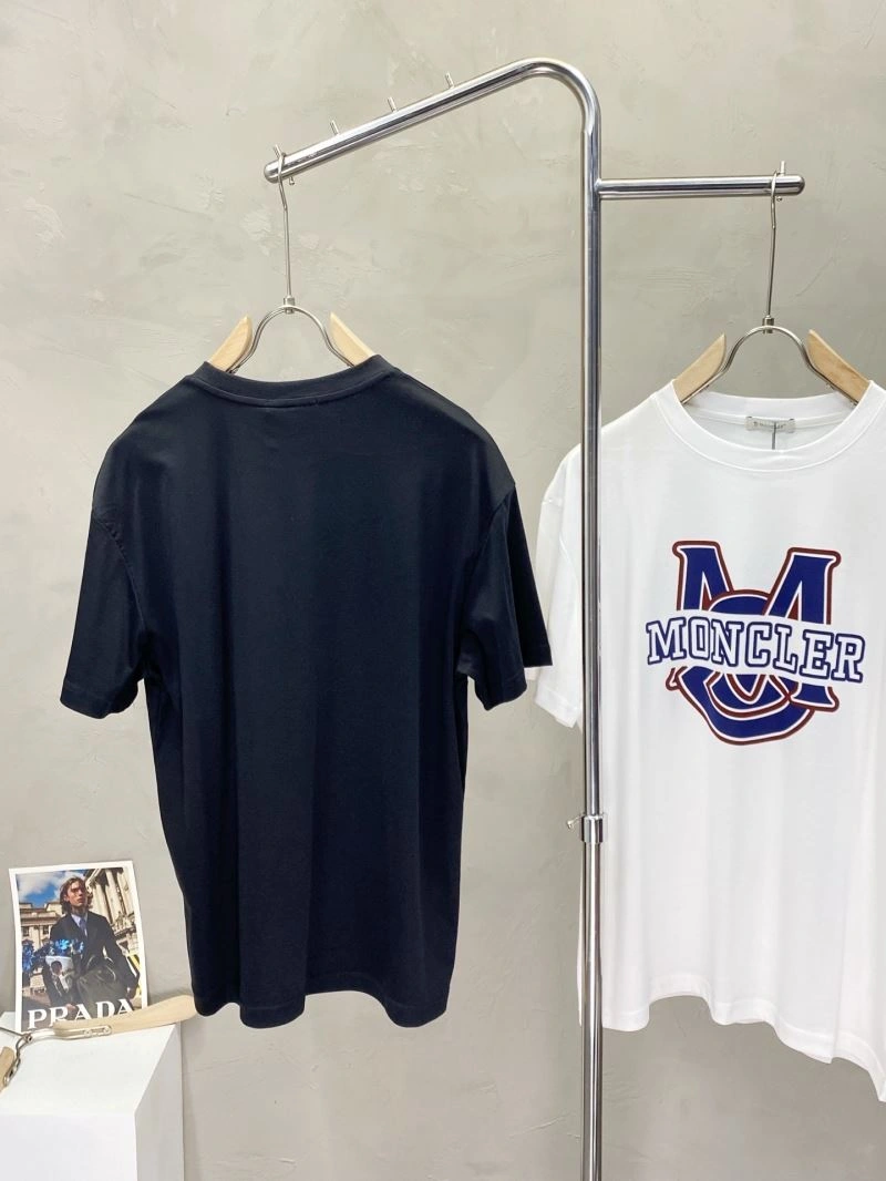 Moncler T-Shirts Stretchable 140874