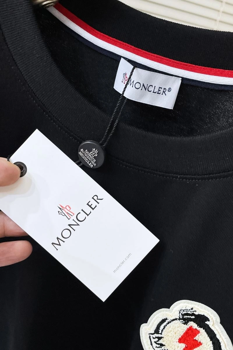 Premium Moncler T-Shirts 140850