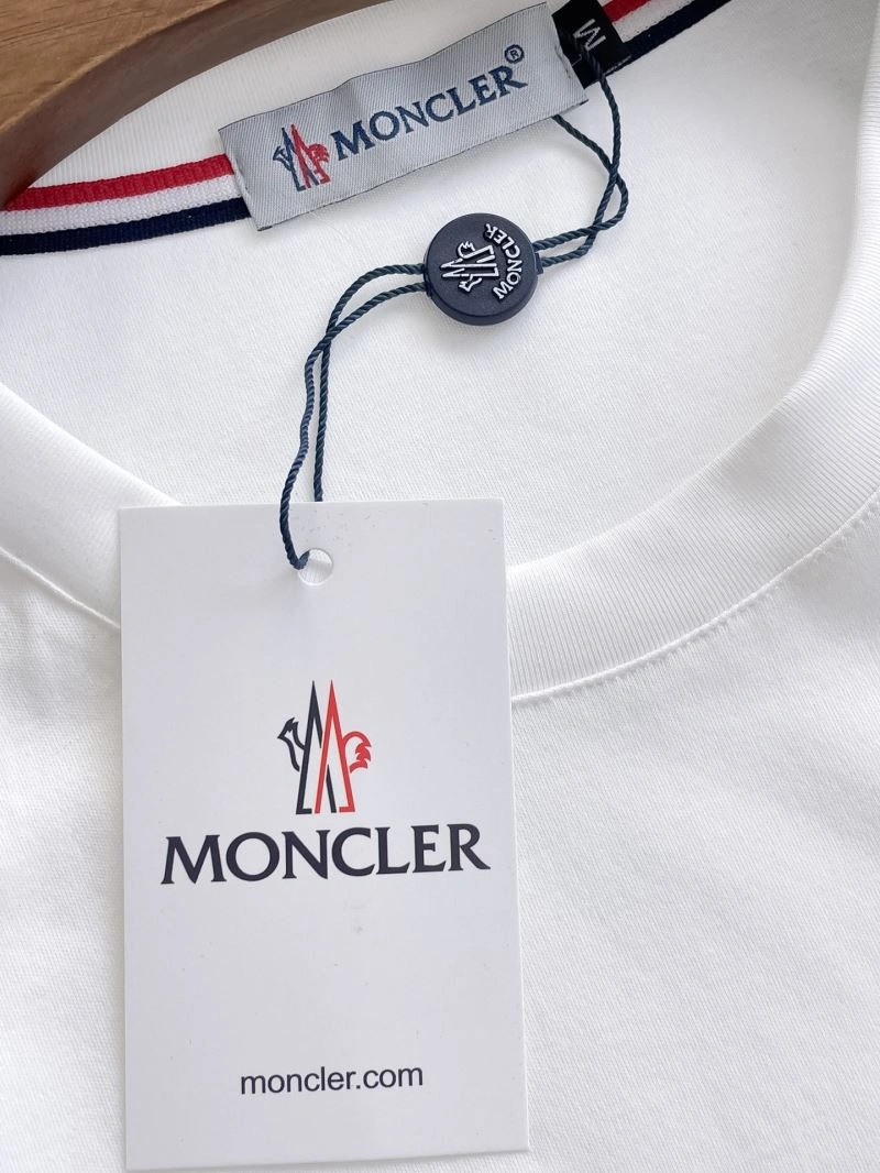Moncler T-Shirts Snug 140827