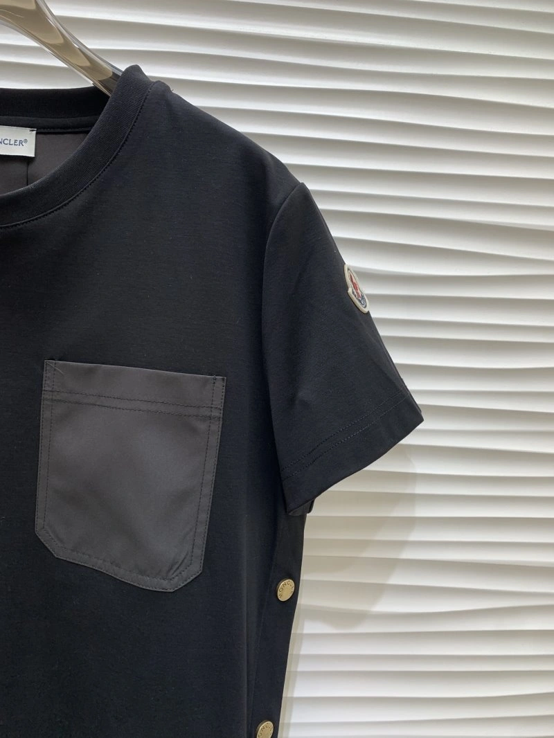 Moncler T-Shirts Elegant 139741