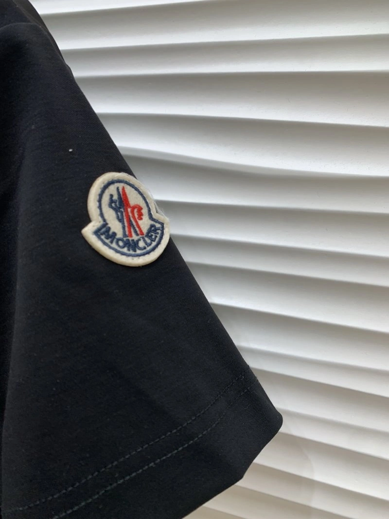 Moncler T-Shirts Elegant 139741