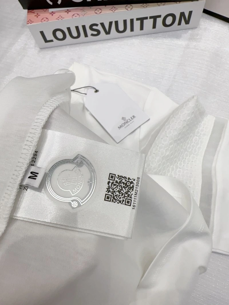 Stretchable Moncler T-Shirts 139730