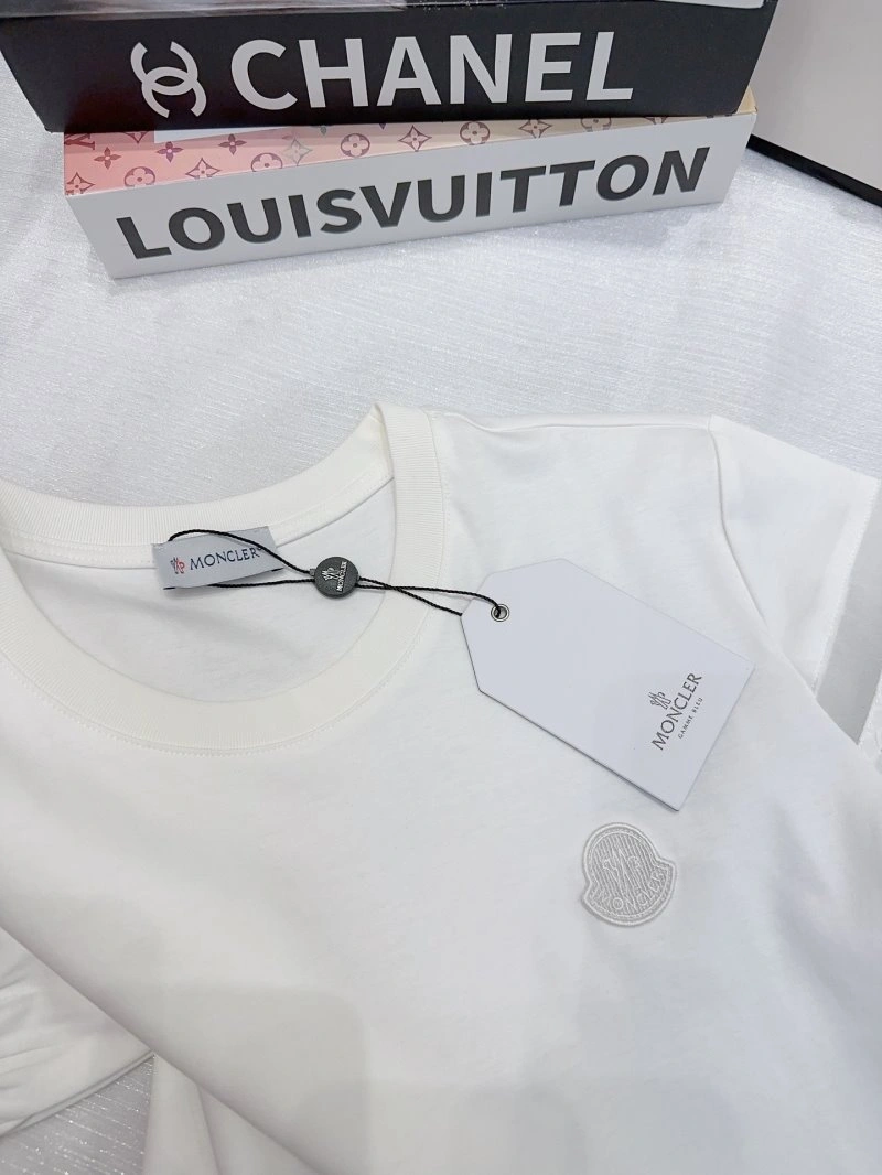 Stretchable Moncler T-Shirts 139730