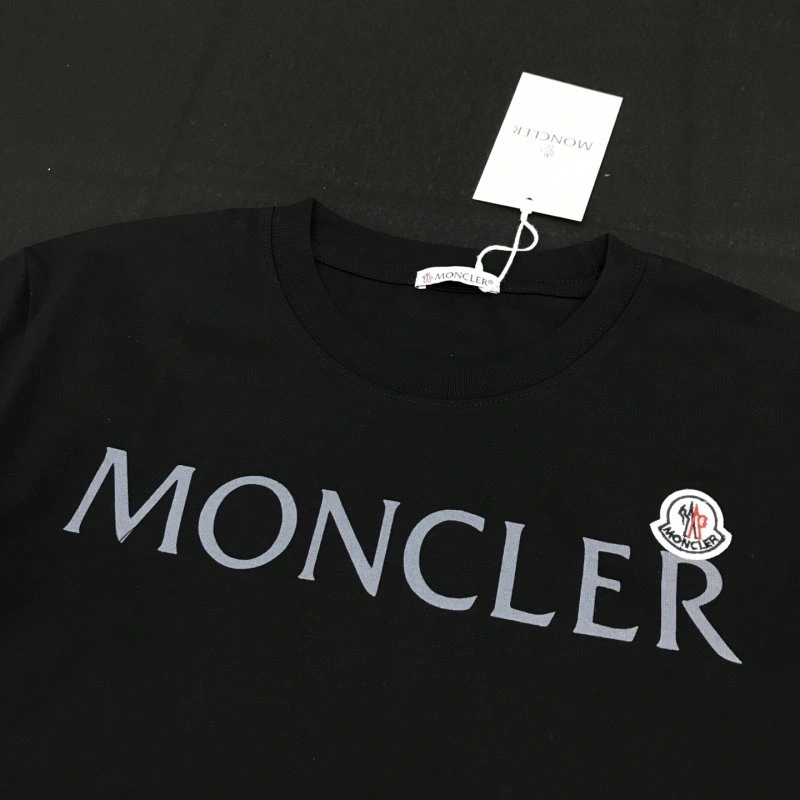 Elegant Moncler T-Shirts 139731