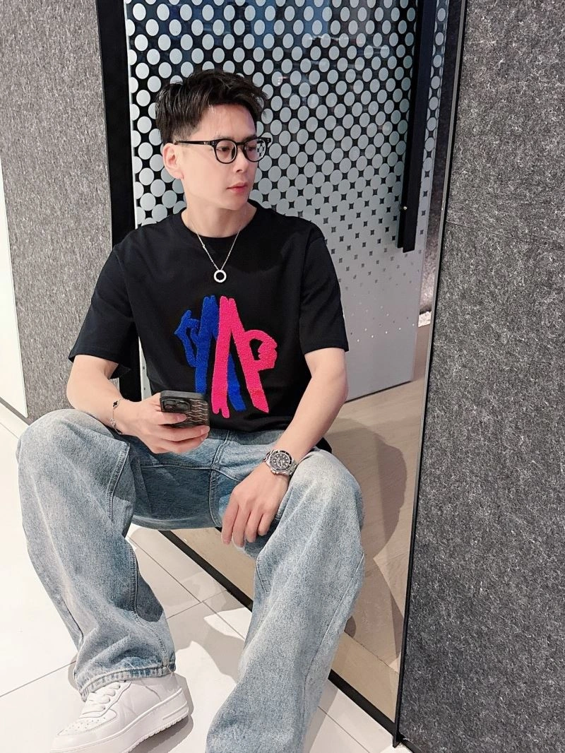 Moncler T-Shirts Breathable 140578