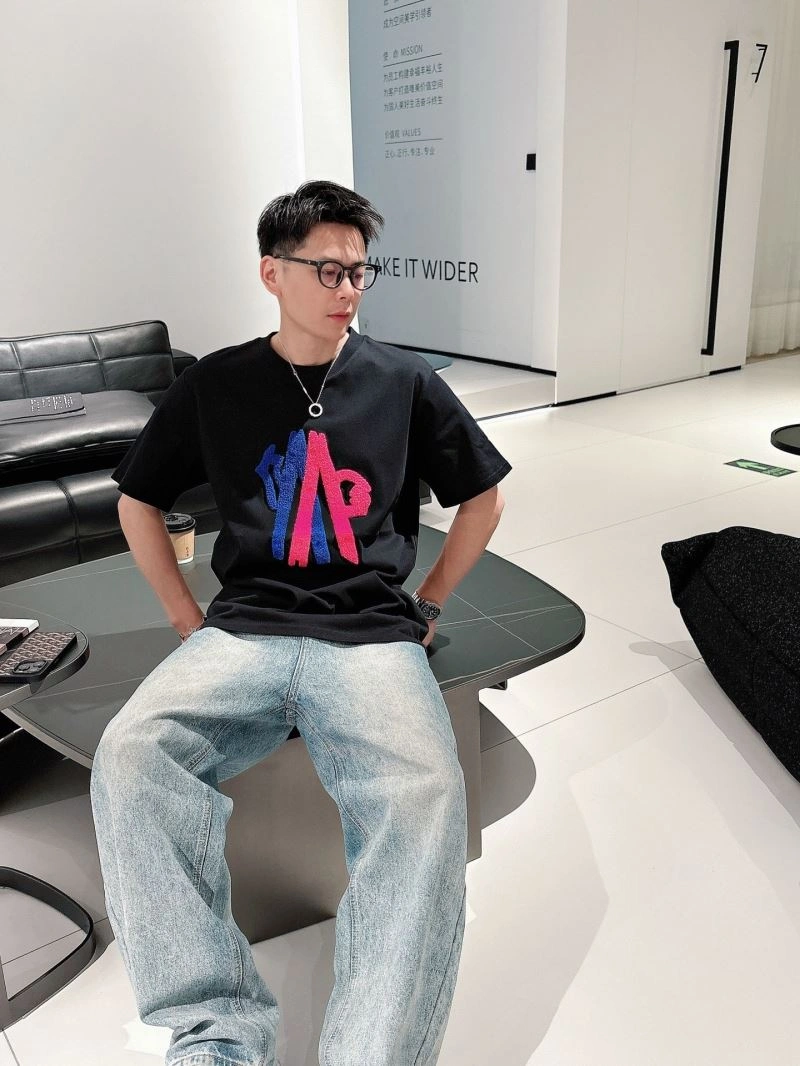 Moncler T-Shirts Breathable 140578