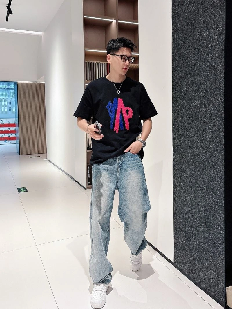 Moncler T-Shirts Breathable 140578