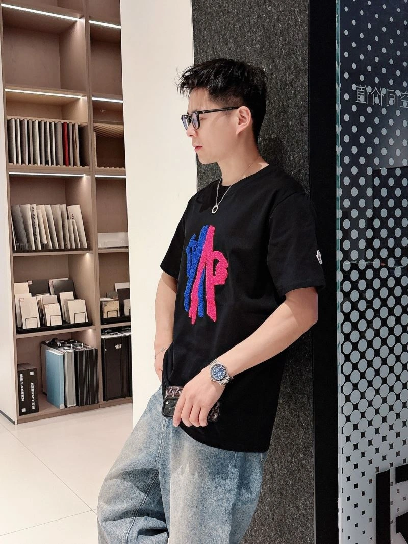 Moncler T-Shirts Breathable 140578
