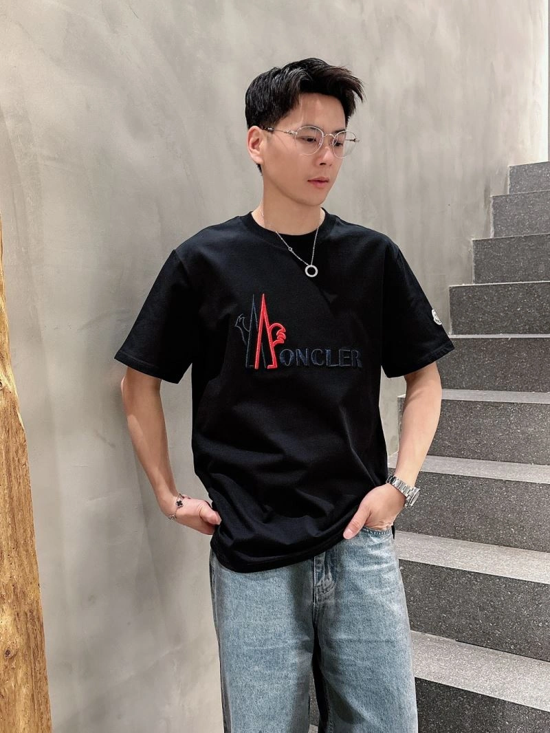 Bold Moncler T-Shirts 140581
