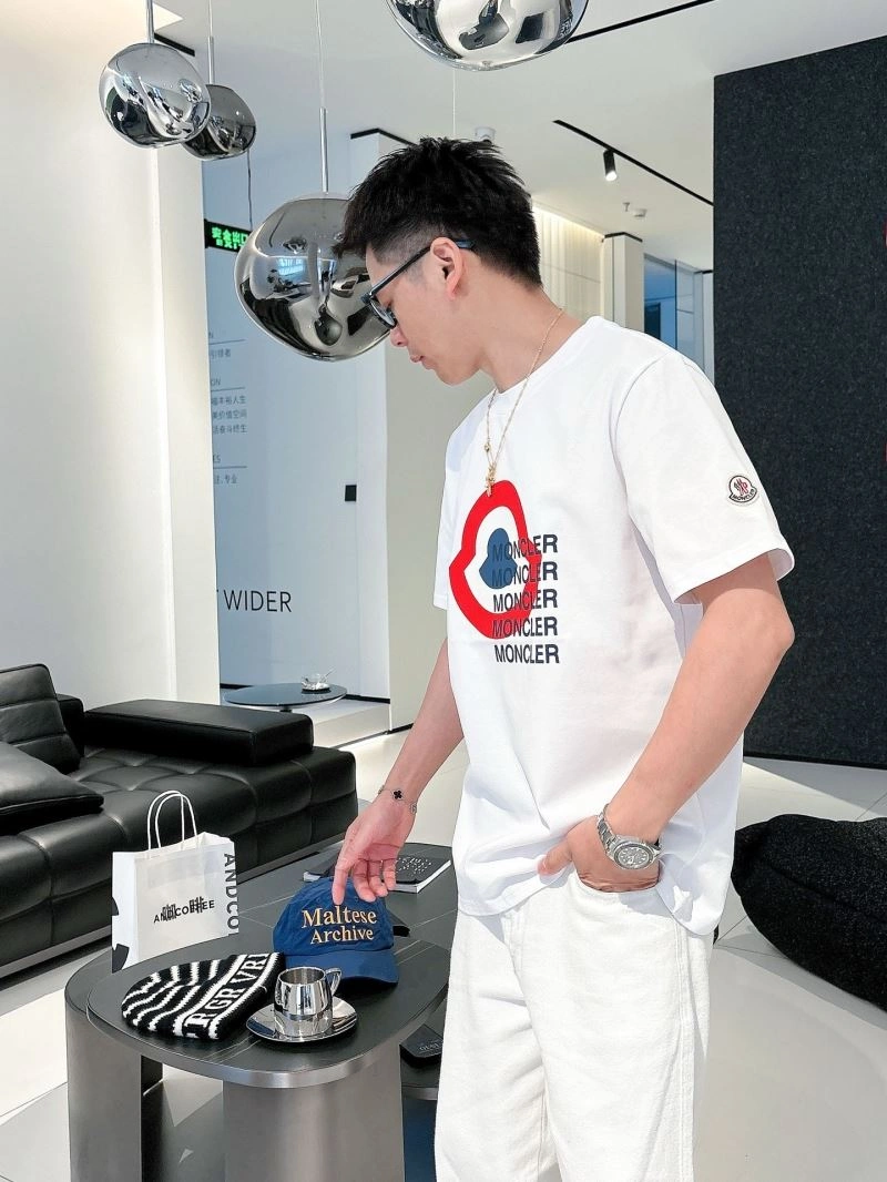 Moncler T-Shirts Packable 140582