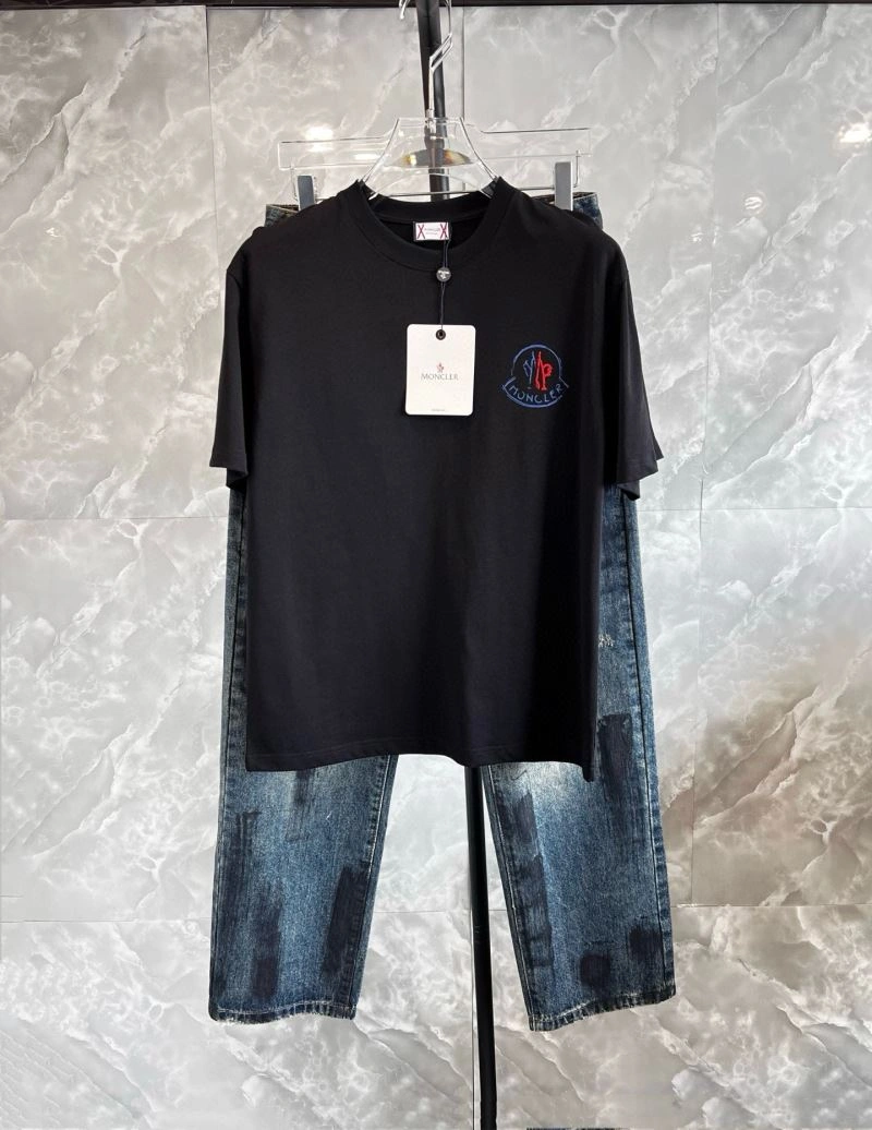 Moncler T-Shirts Breathable 140558