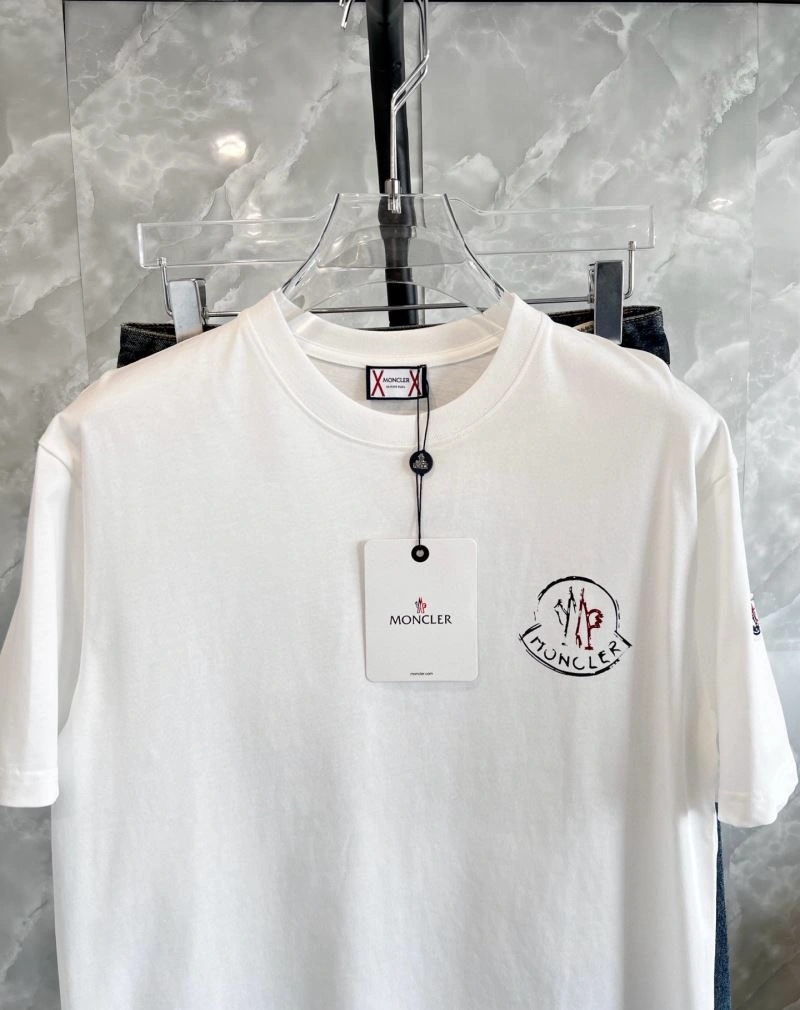 Moncler T-Shirts Breathable 140558