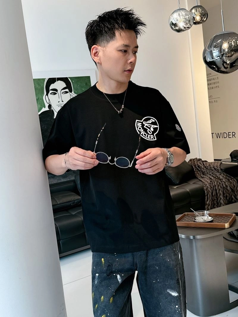 Moncler T-Shirts Breathable 140564