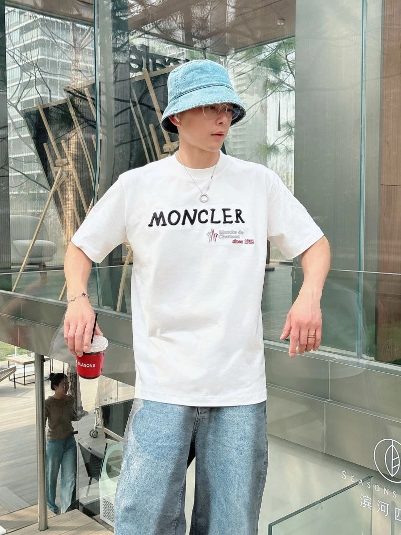 Moncler T-Shirts Cozy 140467