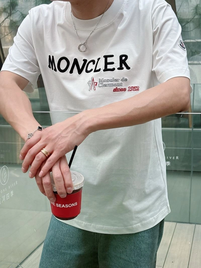 Moncler T-Shirts Cozy 140467
